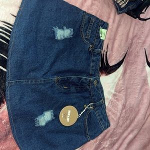 Demin skirt….. size L……… Brand new with tags